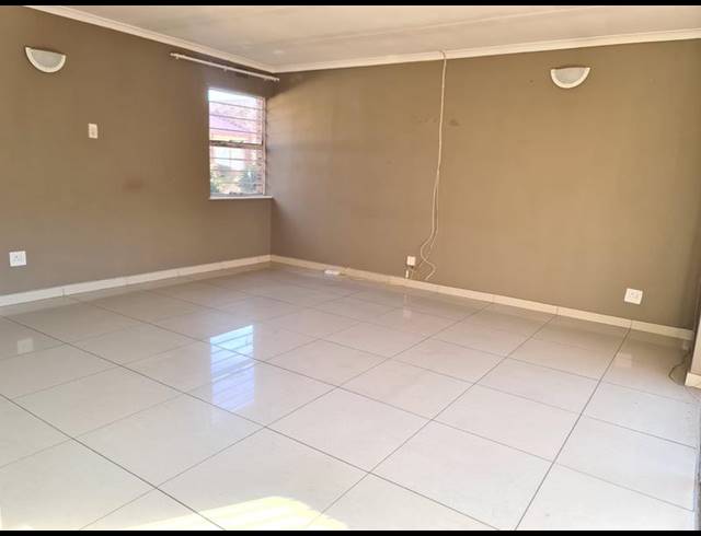 3 BEDROOM TOWNHOUSE FOR SALE IN VANDERBIJLPARK CE 3